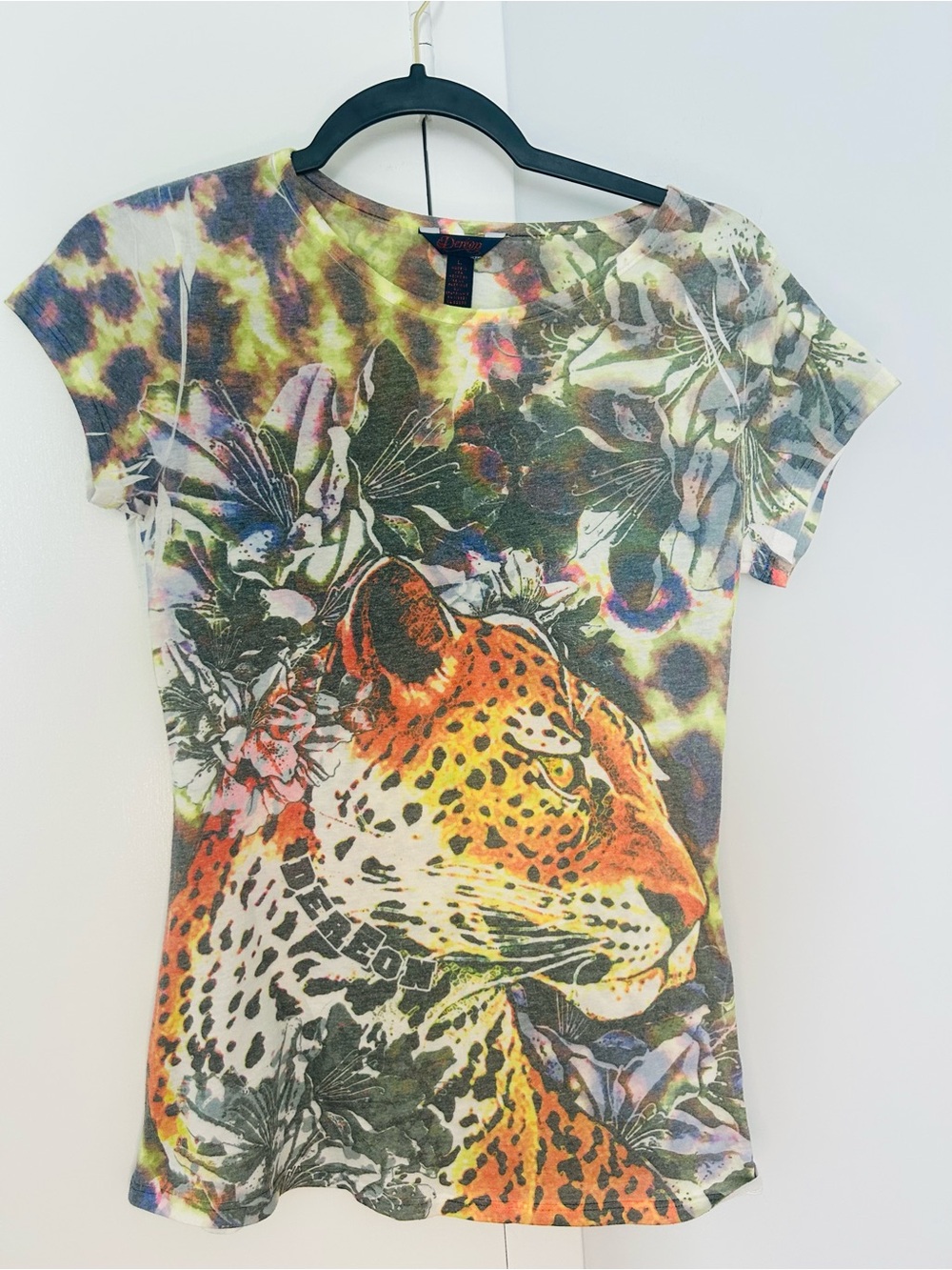 Dereon Leopard Floral Graphic Women’s Tee in Orange, Green, Black Size L